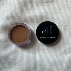 Bronzer från E.L.F - Bronzer från E.L.F i nyansen Summer Fridays. Den har en krämig formula som ger glow. Endast testad två gånger. Nypris: 99kr