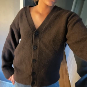 Brun kofta/cardigan - Suuuuperfin och mjuk kofta från Zara. I princip aldrig använd🤎