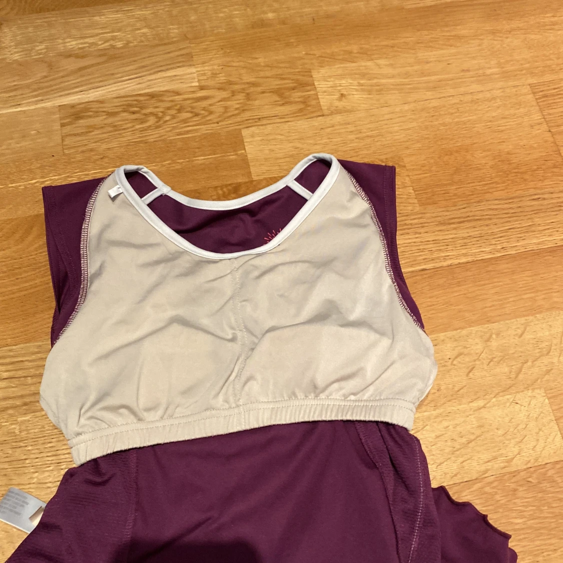 Yonex - Vinröd sportklänning - Badminton  - 2