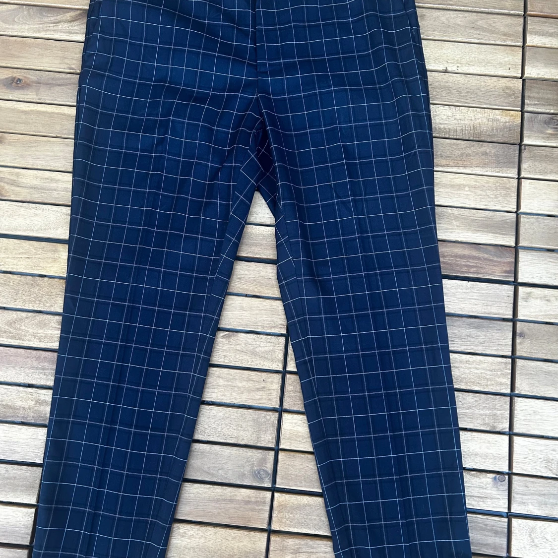 Mörkblå rutiga kostymbyxor H&M