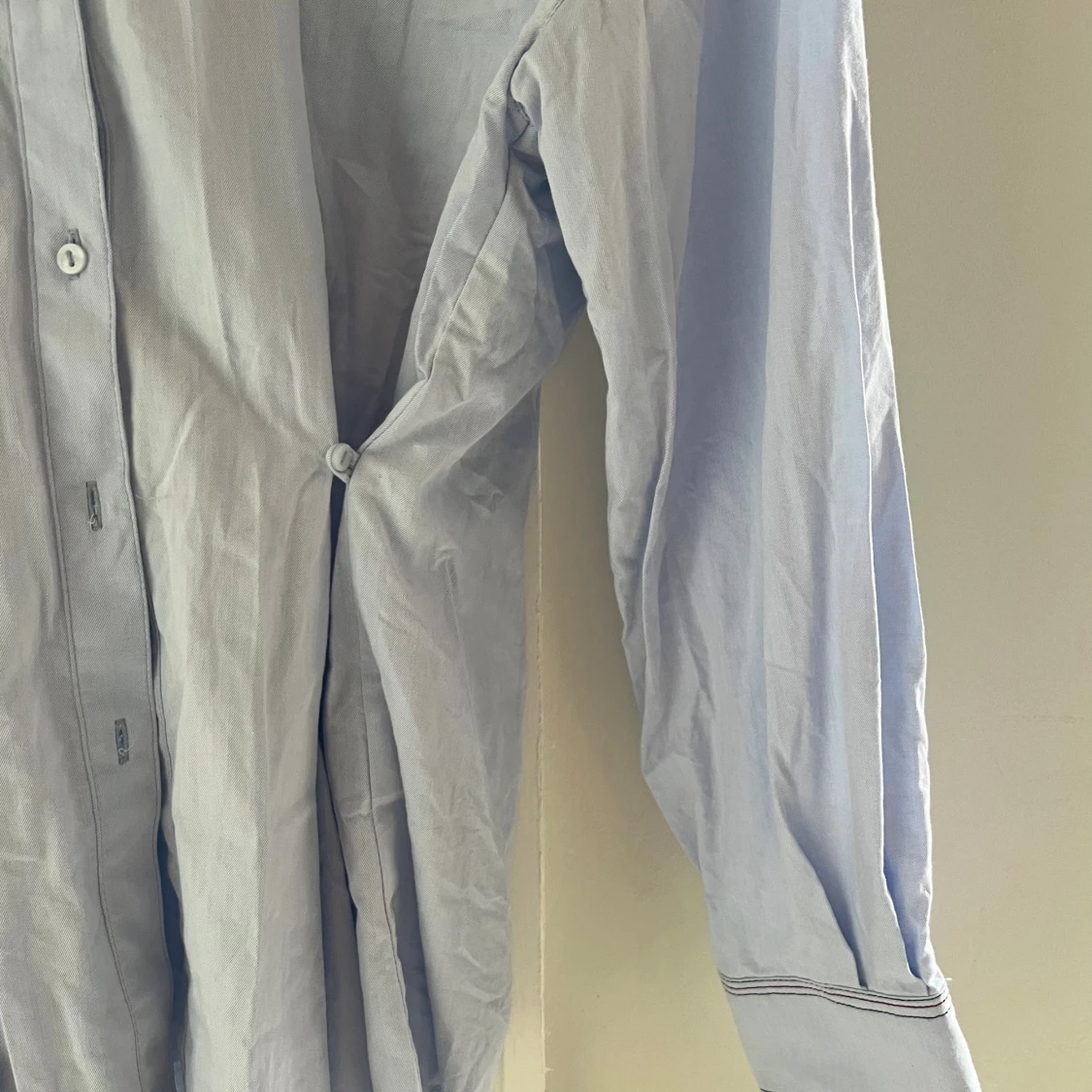 Ljusblå skjorta med knappar från Zara XS - 2