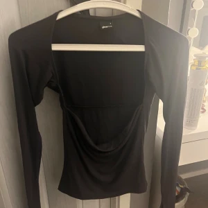 topp - från gina💕man kan ha den åt båda hållen, antingen låg i ryggen eller låg i fram! 💕💕