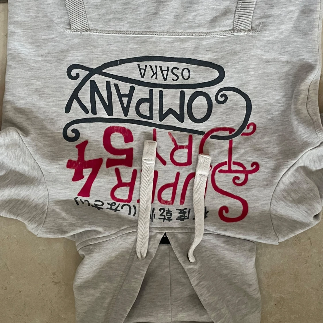 Grå vintage Superdry hoodie med tryck - 2