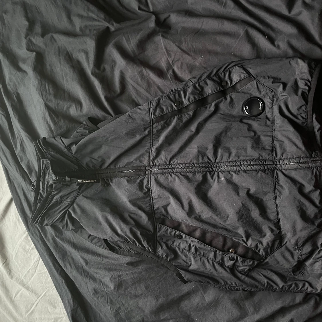 Svart dunväst från C.P. Company