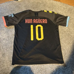  Kun Agüero tröja - Man city tredje ställ från säsongen 2019/2020 med aguero på ryggen 