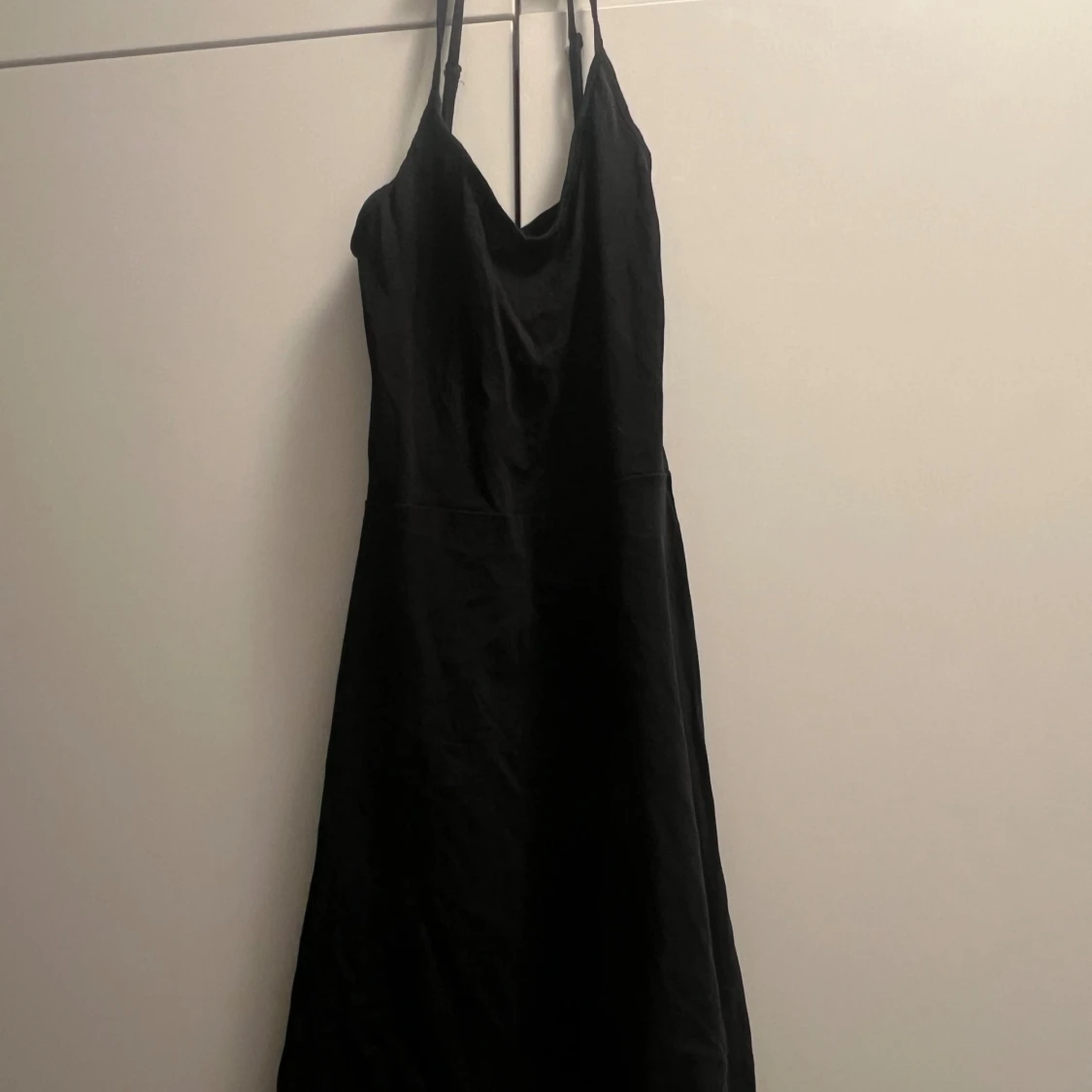 Svart och olivgrön klänningar