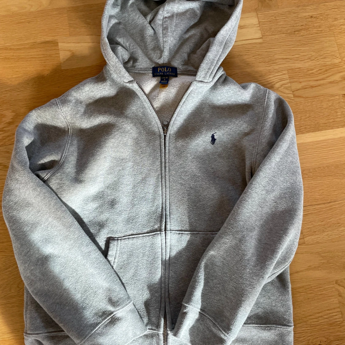 Grå hoodie från Polo Ralph Lauren - 2
