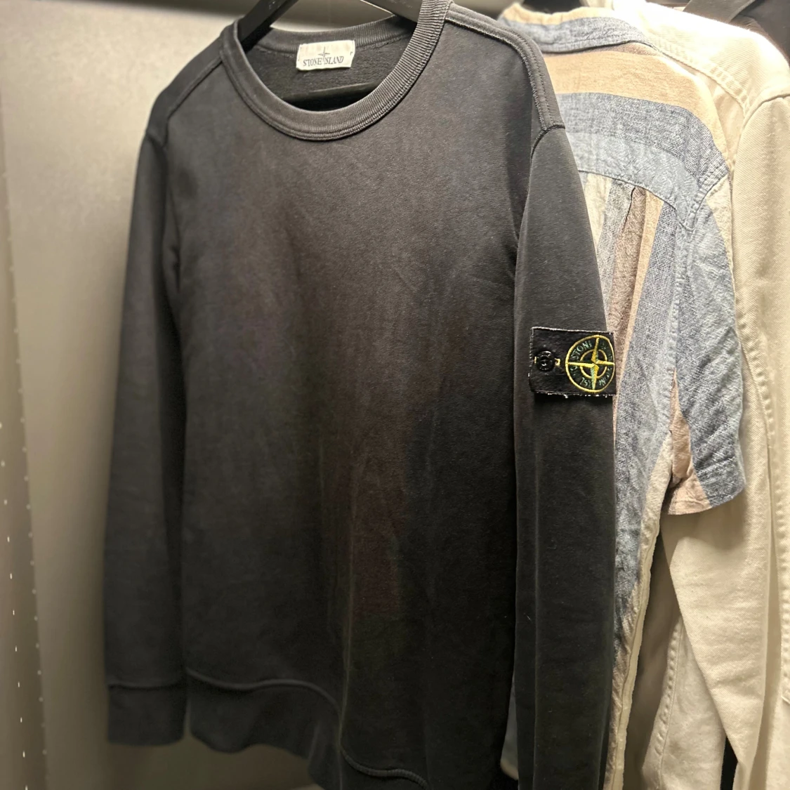 Svart Stone Island sweatshirt