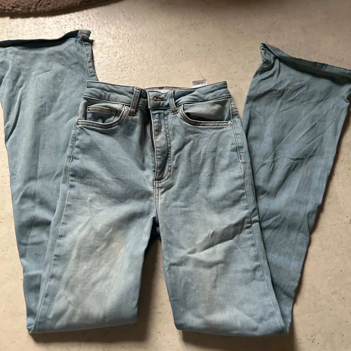 Ljusblå bootcut jeans