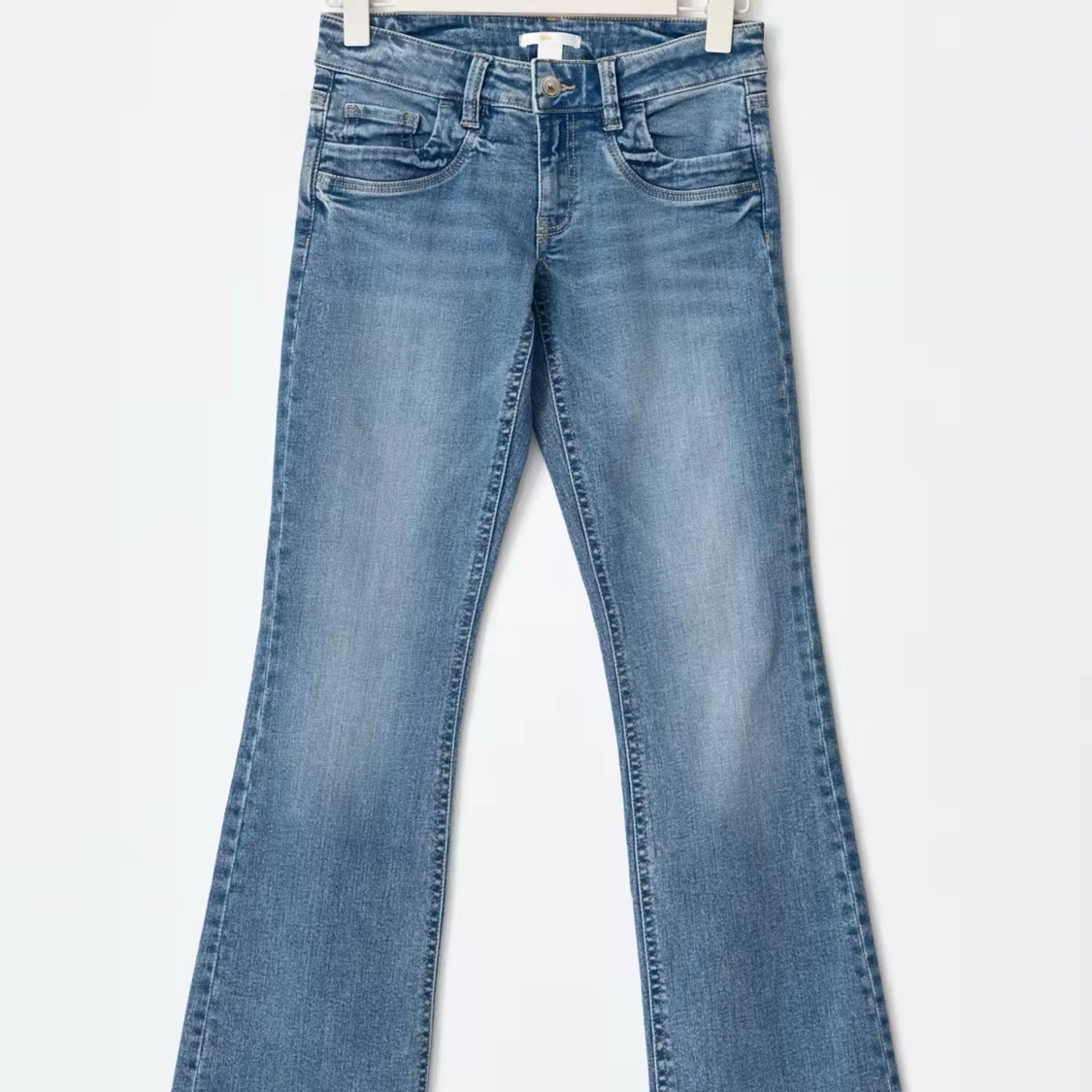 Blå lågmidjade jeans  - 2