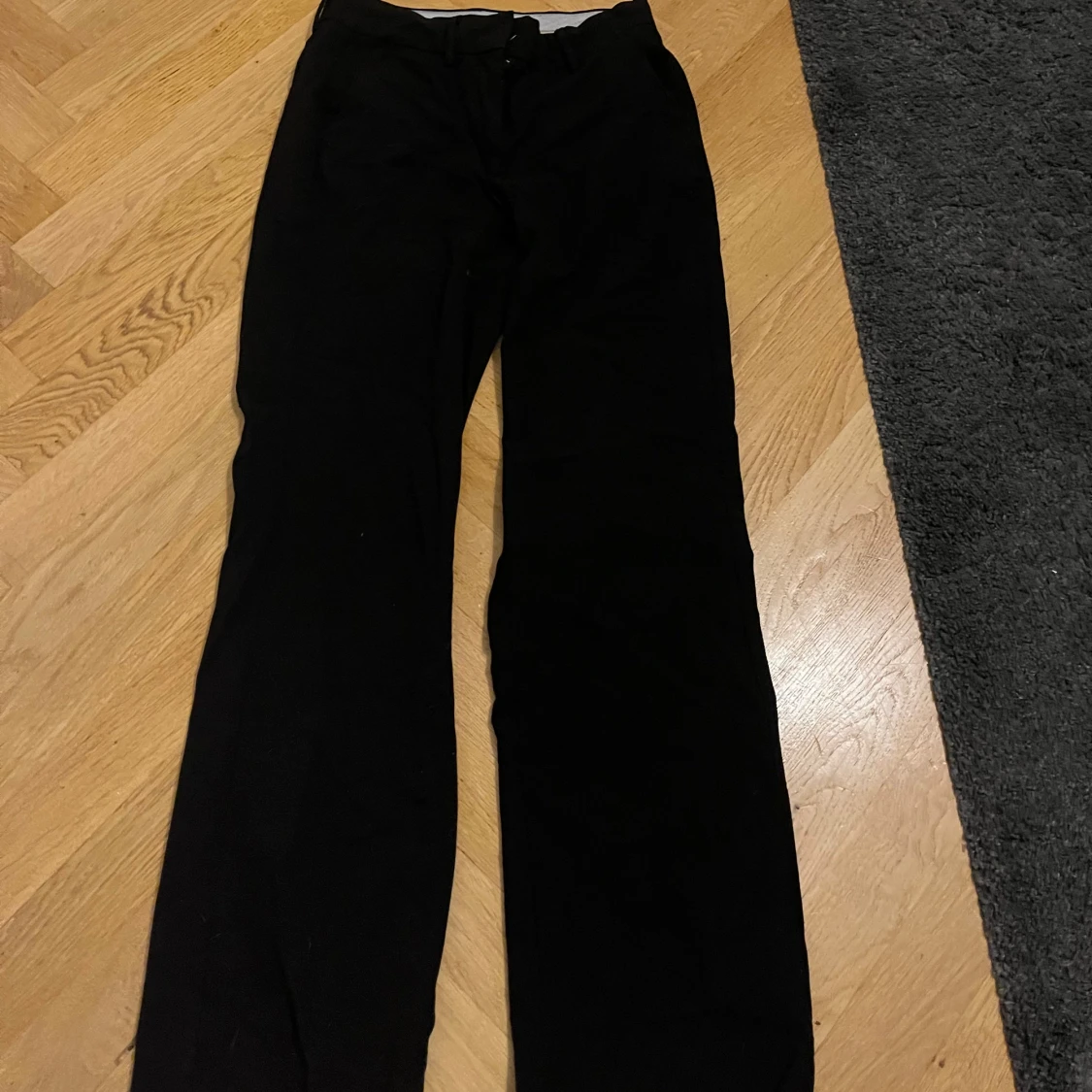 Svarta kostymbyxor från First Class