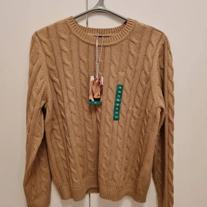 Kaschmir tröja, storlek 16 - Mjuk och skön tröja mot kroppen från Crew Clothing Company.