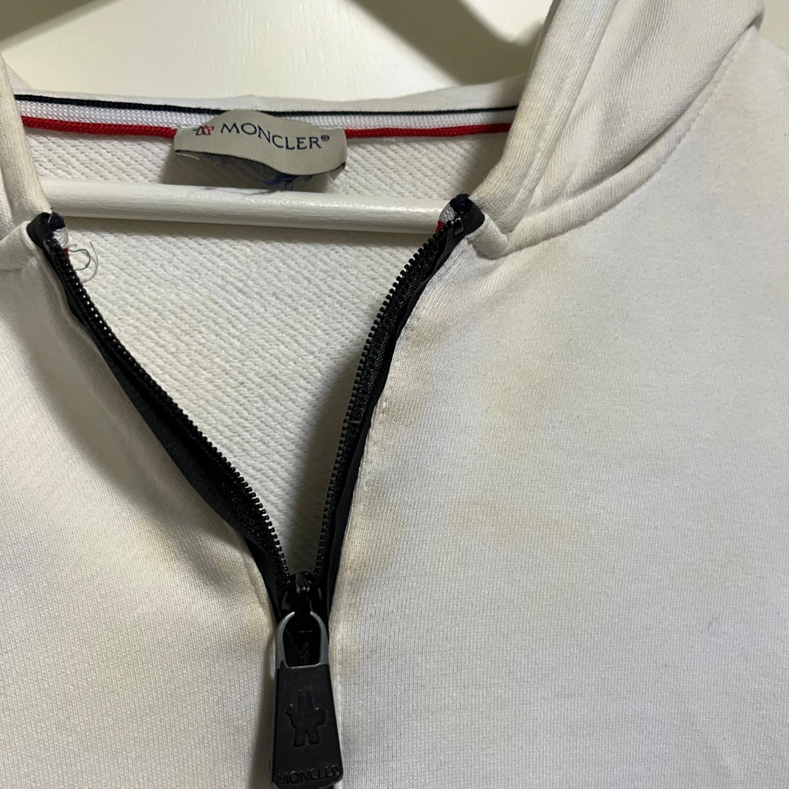 Vit hoodie från Moncler med half zip - 2