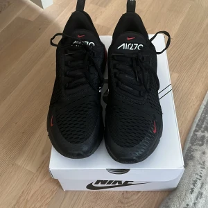 270c - Tjena!! Säljer ett par använda 270c, storlek 43 passar även storlek 42 