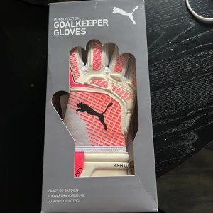 Puma målvaktshandskar  - Helt nya och oöppnade målvaktshandskar från PUMA. Detta är den dyraste modellen