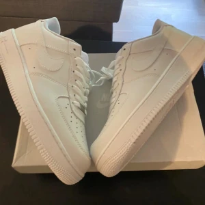 Nike Air Force 1 - Helt nya och oanvända‼️Skriv på DM vid funderingar eller fler bilder‼️ Priset kan diskuteras vid snabbaffär 💨