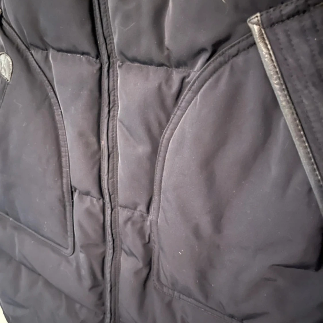 Mörkblå dunjacka med päls från Cedrico - 3