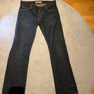 Levis Jeans  - Levis 506 vintage helt oanvända, straight fit, börjar även få riktigt snygga fades både i fram och i bak på jeansen. Finns inga tecken på användning. Det är storlek 34x34, men skulle säga att det sitter som w33/32 L33