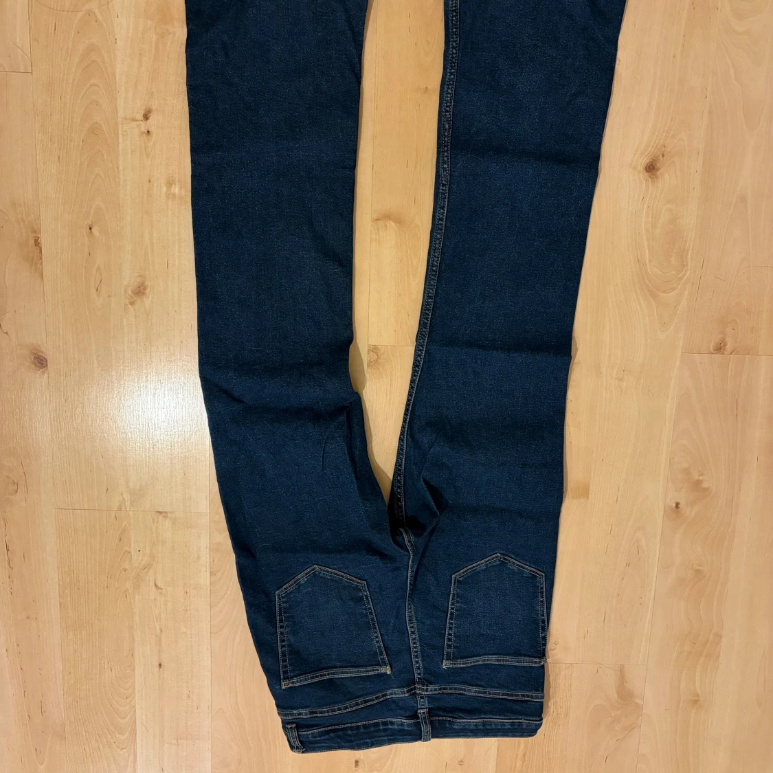 Mörkblå bootcut jeans