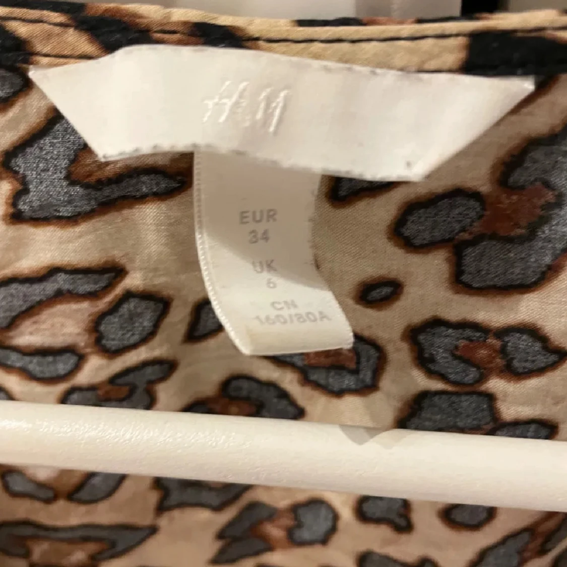Leopardmönstrad omlottblus från H&M - 2