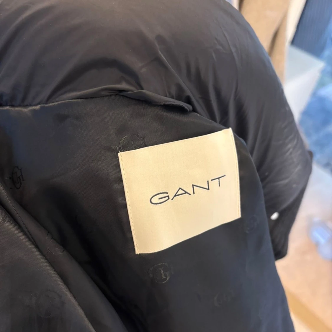 Svart pufferjacka från GANT - 1