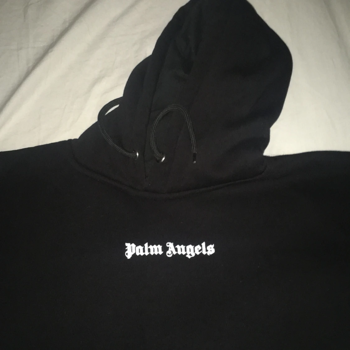 Svart  hoodie med tryck - 1