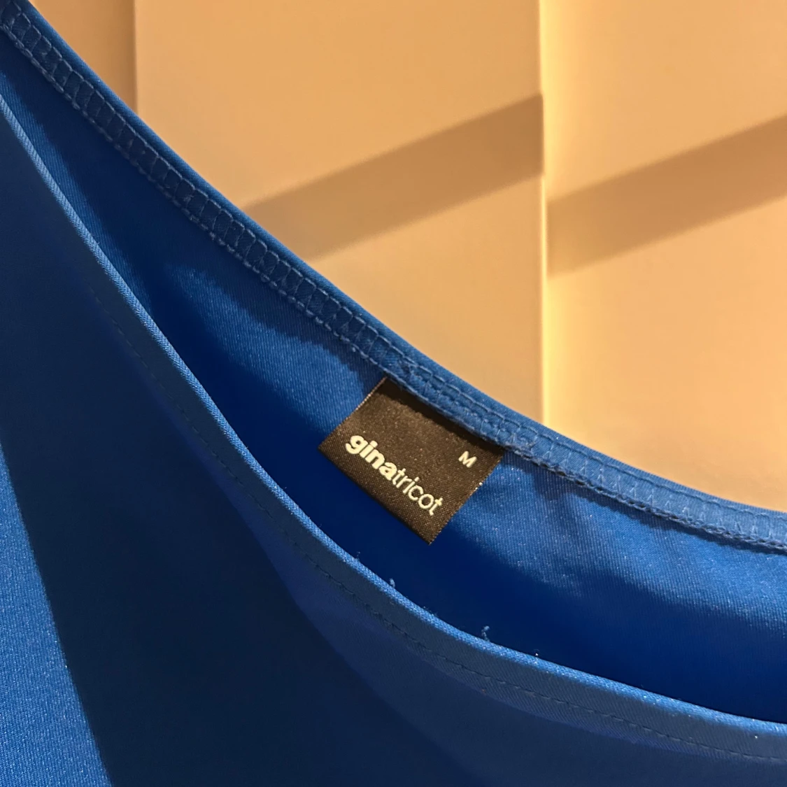 Blå oneshoulder topp Gina Tricot - 2