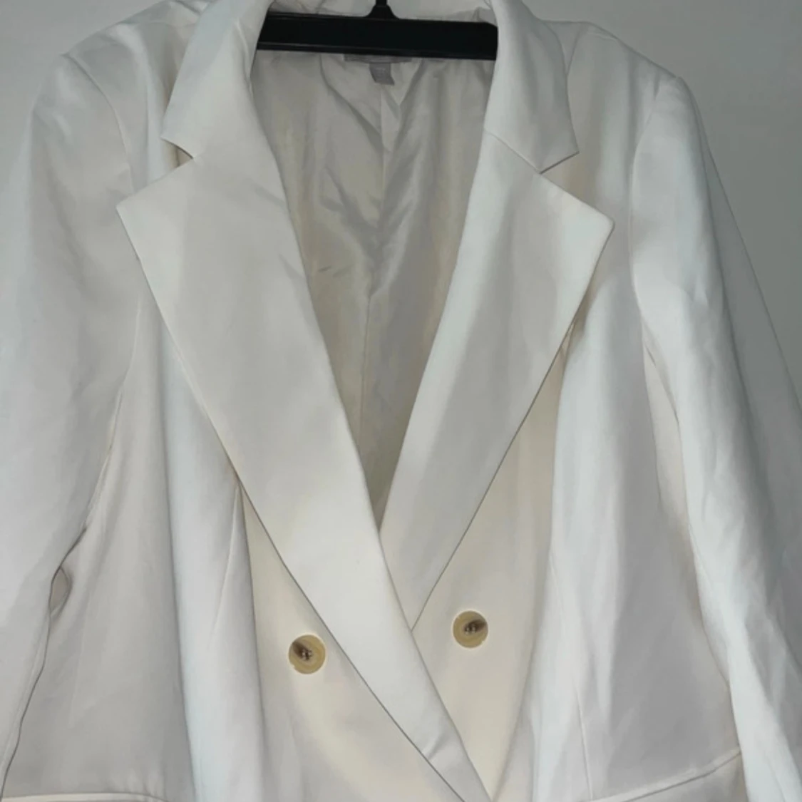 Vit kavaj med knappar - 1