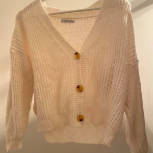 Stickad kofta - Endast använd 1 gång