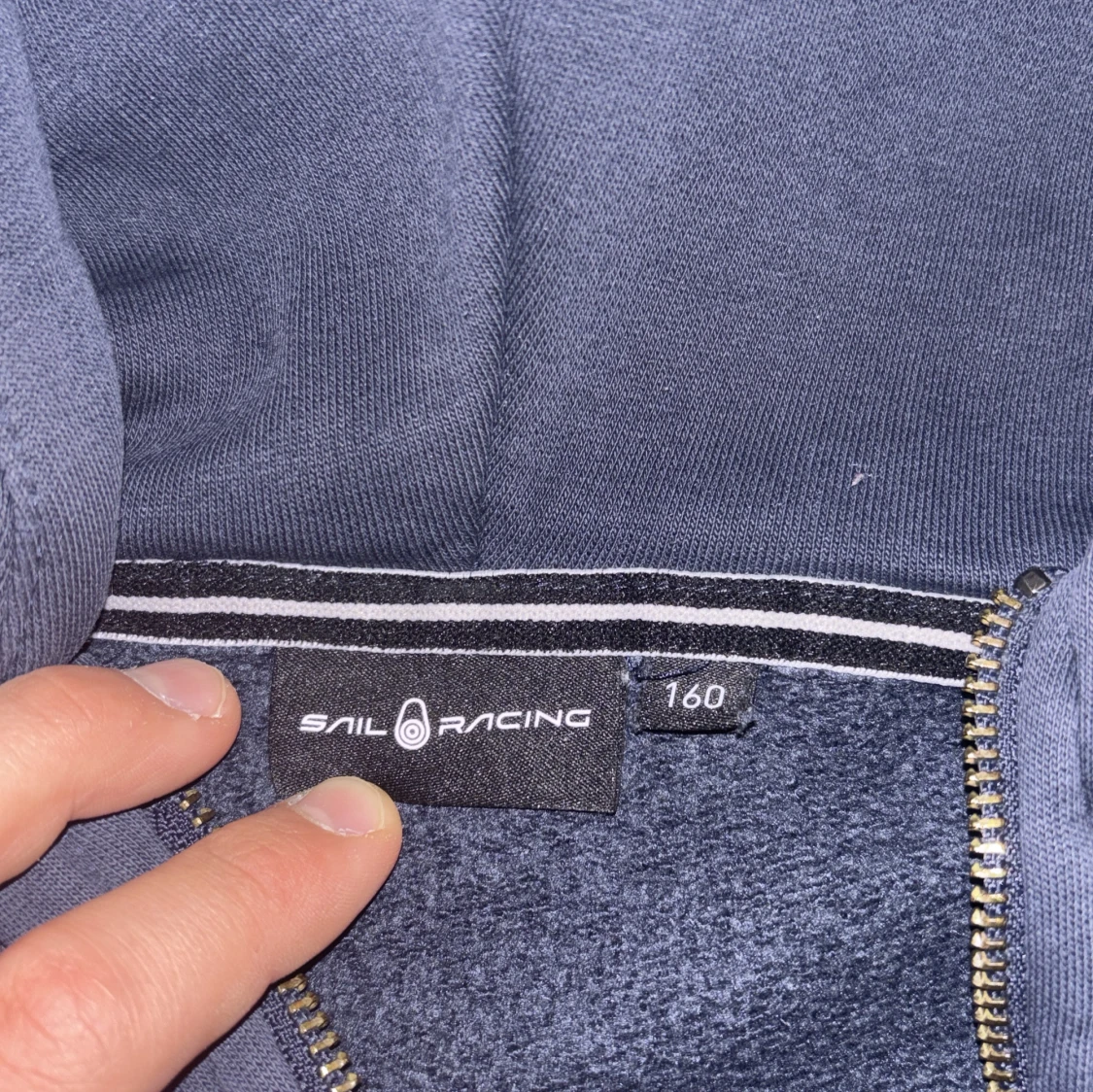Mörkblå hoodie från Sail Racing - 2