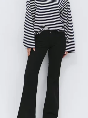 Ultra low flare jeans - Köpta för nån vecka sen, skriv för fler bilder💗