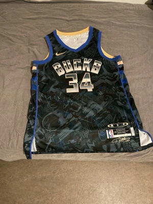 Giannis antetokounmpo limited EDITION JERSEY  - Dena Jersey är limited edition efter att giannis van MVP 2020 Den är aldrig använt och gott som ny