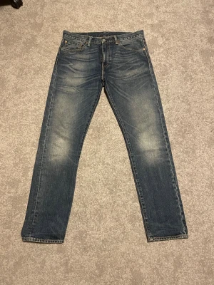 Levi’s jeans - Storlek 32/32.                                                               Fet tvätt som ger dom feta slitningar.                         Pris diskuteras.                                                             Model 508