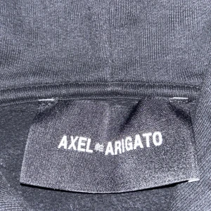 AXEL ARIGATO hoddie  - Köpte hoddien ifrån själva axel arigato afärren den är på ganska bra skick 
