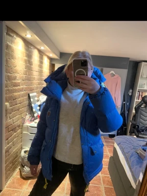 Blå dunjacka från Fjällräven - Bytes/säljes  