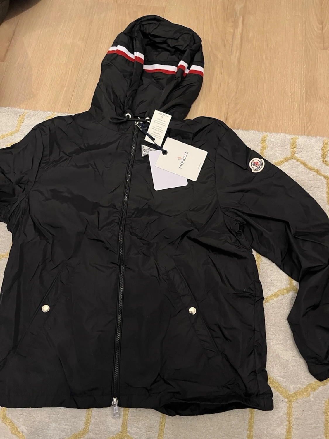 Svart vindjacka från Moncler