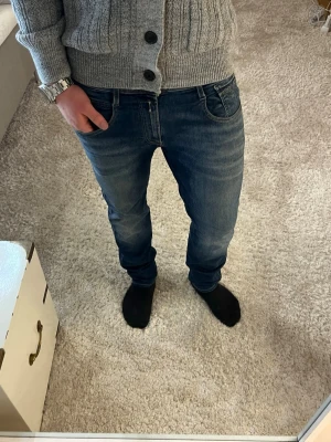 Replay anbass jeans - Replay Jeans | skick 9/10 | Storlek 31/32 | Pris - 499kr | Modellen är ca 179cm lång | Hör av dig vid minsta fråga eller fundering!!