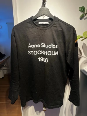 Acne Studios longsleeve  - Hör av er vid frågor 