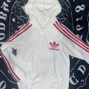 Adidas tröja - Adidas tröja i storlek 36, sparsamt använde.