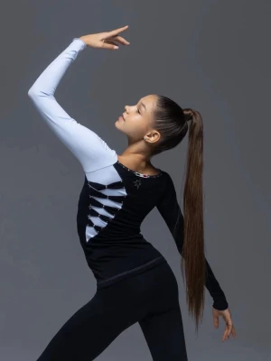 Konståknings topp - Säljer en helt ny konståknings topp från karisma! Nypris: 1449kr