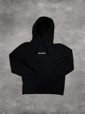Hollister hoodie  - Fin svart Hollister hoodie i storlek S, mycket bra skick. Kontakta för fler frågor eller funderingar 🙌🏼