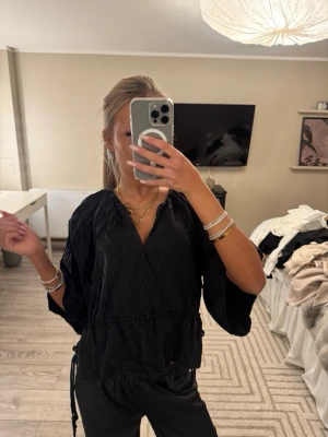 Svart blus - Jättefin svart blus 💖