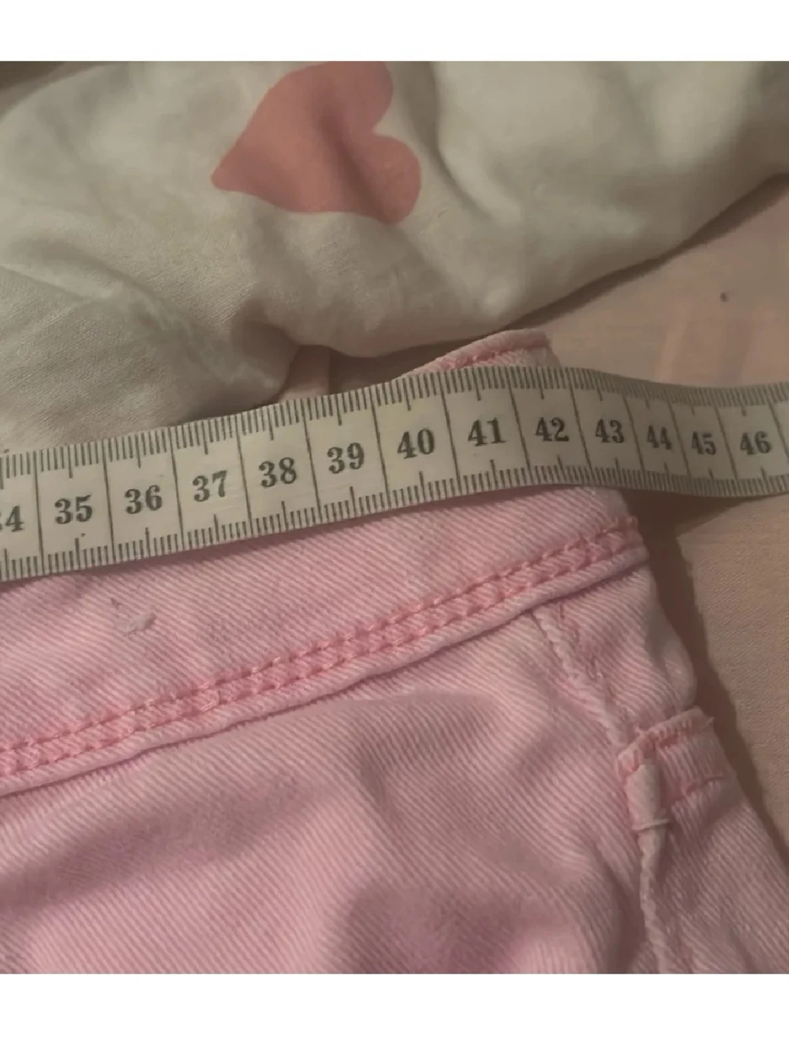 Ljusrosa denimshorts med fransad kant - 2