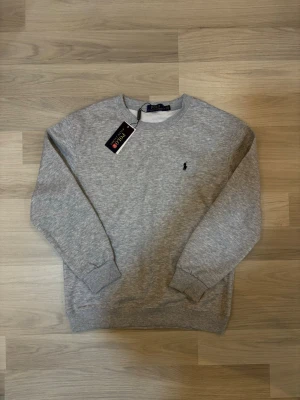 RaIph lauren sweater ~ Medium - Denna är helt oanvänd och i nytt skick. Den passar mer som Small. Om ni har några frågor är det bara att fråga👌🏽