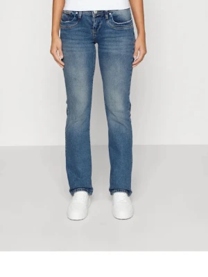 Blå jeans från LTB W29 L30 - Säljer ett par klassiska blå jeans från LTB i bootcut modell. Jeansen har fem fickor, bälteshällor och snygga sömmar på storlek W29 L30. Perfekta till vardags för en avslappnad look.