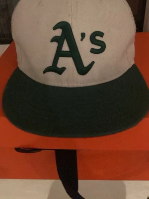 NY keps  - Skön stilren keps som passar nästan alla