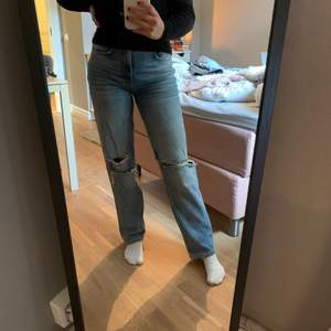 Gina tricot raka jeans, i fint skick, mid Rise, passar 34/36