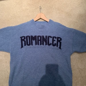 Stickad tröja - Fin stickad tröja i en superfin blå färg💙