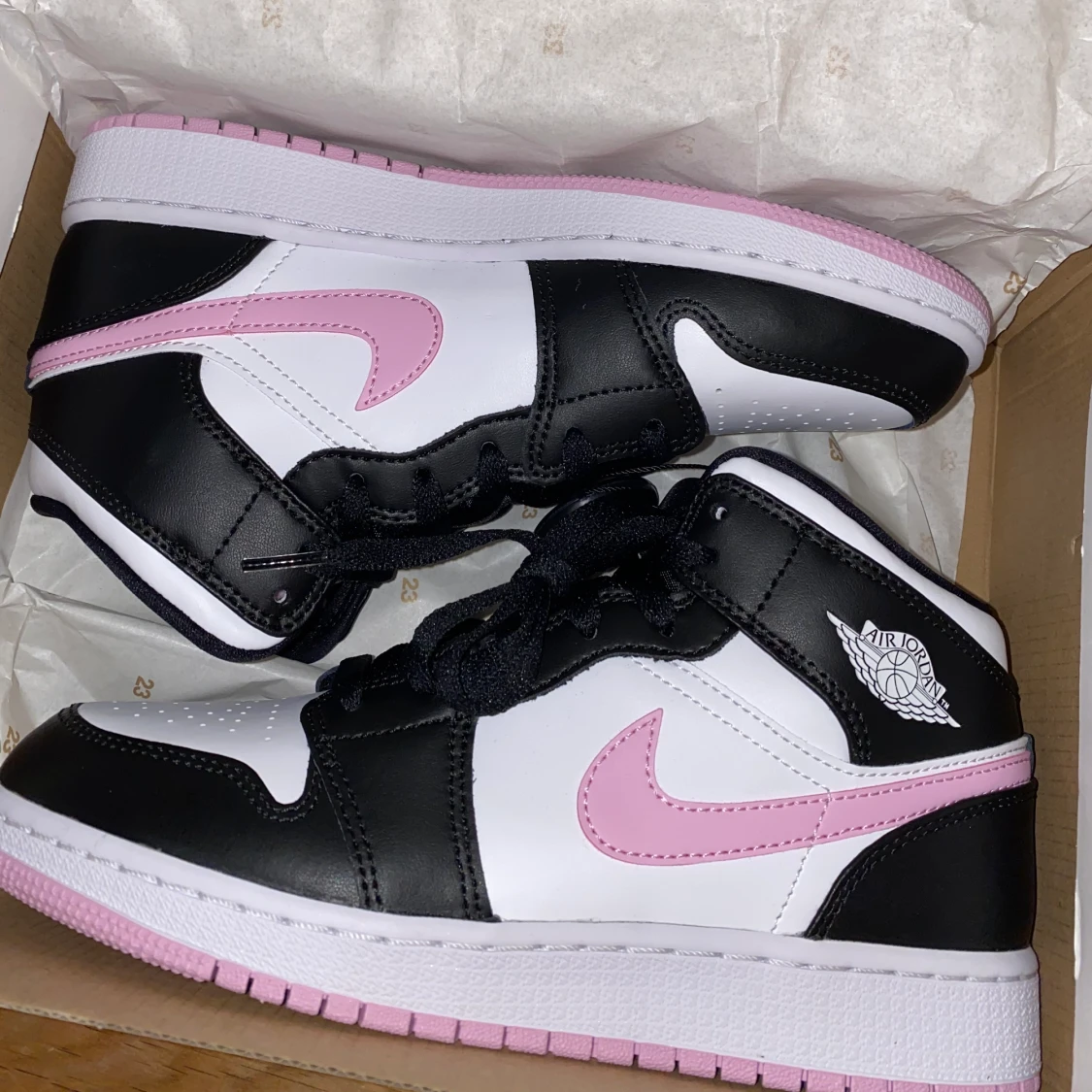 Jordan 1 arctic pink (intressekoll) - 90