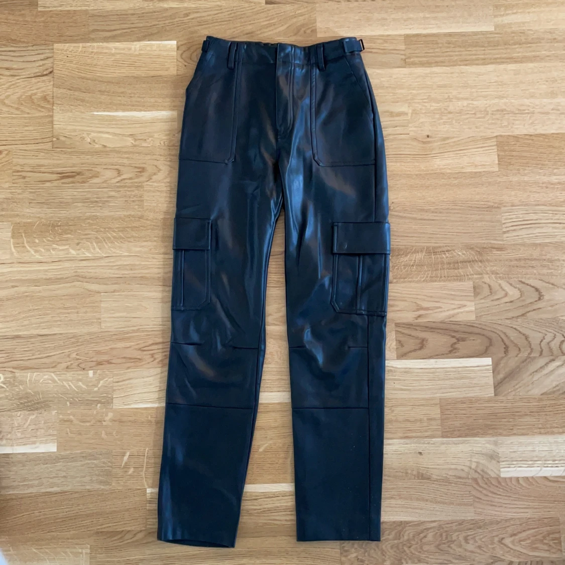 Läderbyxor Pull&Bear Storlek 34